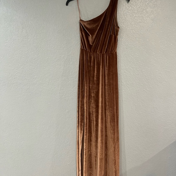 Baltic Born Tatiana Velvet One-Shoulder maxi dress - Picture 3 of 6